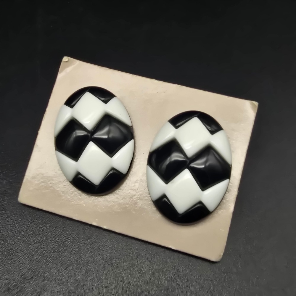 Avon 1987 Sunsations Earrings Black White Plastic Oval Vintage Pierced Post